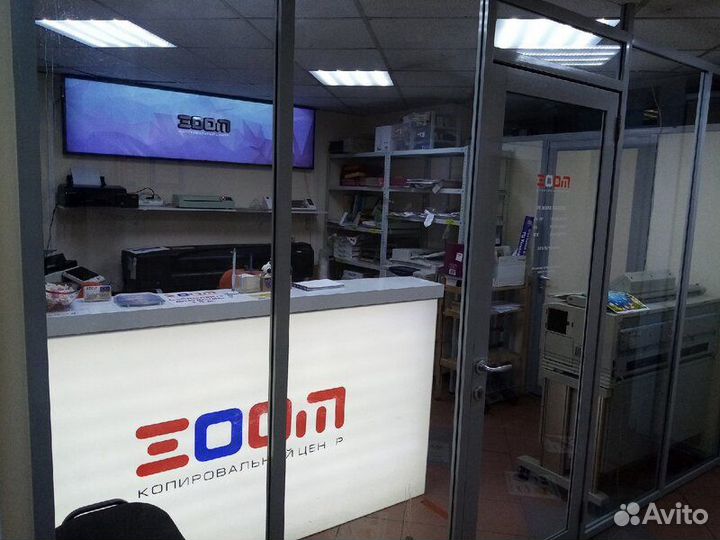 Сотрудник копицентра, дизайнер-печатник