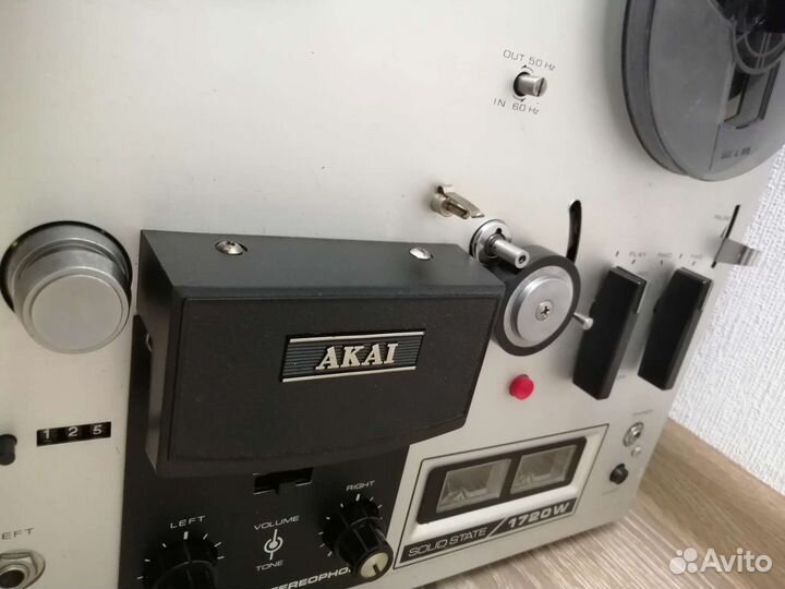 Катушечный магнитофон akai 1720W