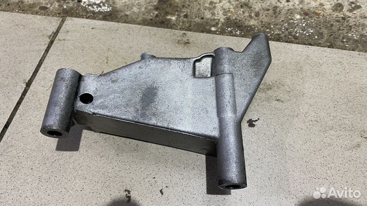 Кронштейн гидроусилителя Mercedes Benz W140 OM603