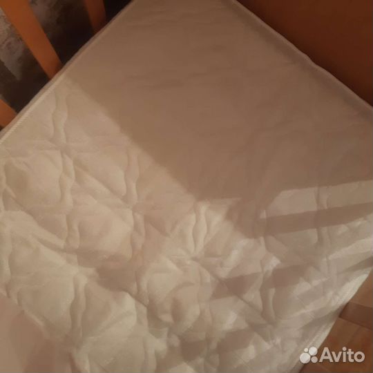 Кроватка детская с маятником