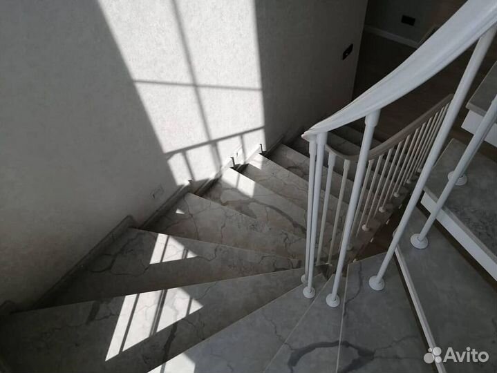 Лестница из искусственного камня кварц акрил