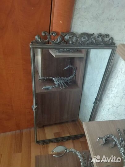 Зеркало настенное