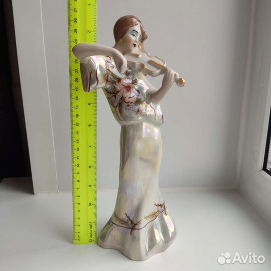 Статуэтка девушка Скрипачка Киев фарфор СССР