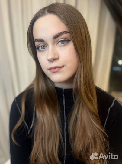 Модель на брови