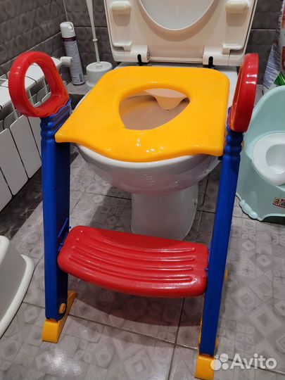 Детское сиденье на унитаз со ступенькой