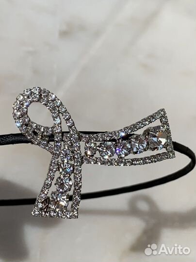 Ободок для волос со стразами Италия новый