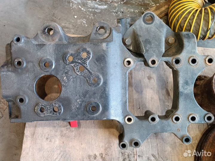 Кронштейн рессоры передний правый Man Tgx