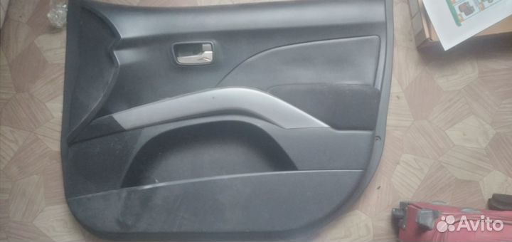 Обшивка дверей Outlander II cw5w cw6w 4ш.т