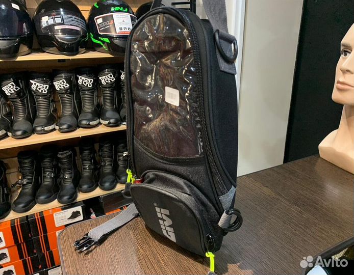 Сумка на бак Givi на магнитах на бензобак на мото
