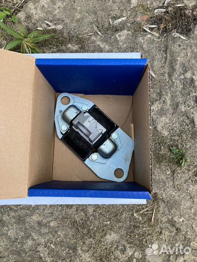 Опора двигателя справа volvo