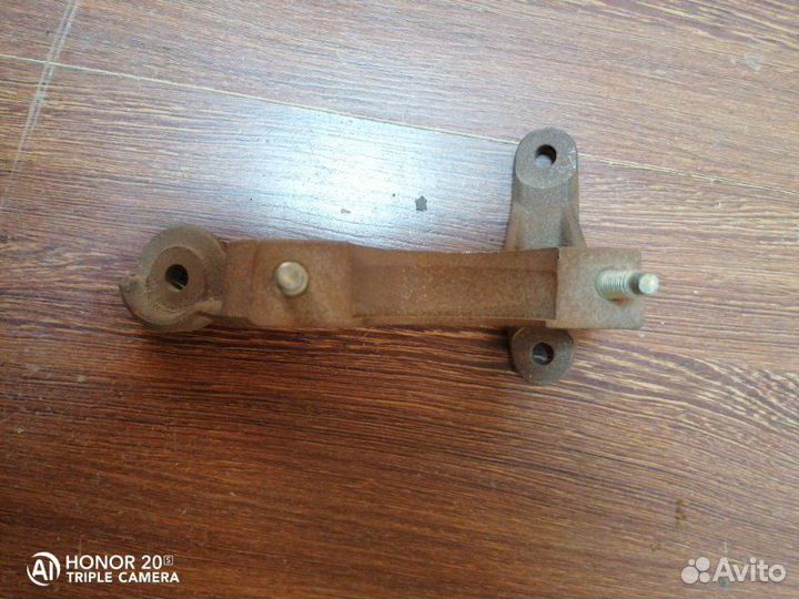 Кронштейн подшипника приводного вала Ford Focus 2