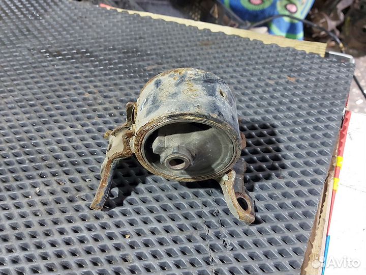 Подушка двигателя левая Mitsubishi Lancer X