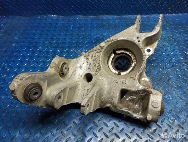 Поворотный кулак задний правый Jaguar Xe