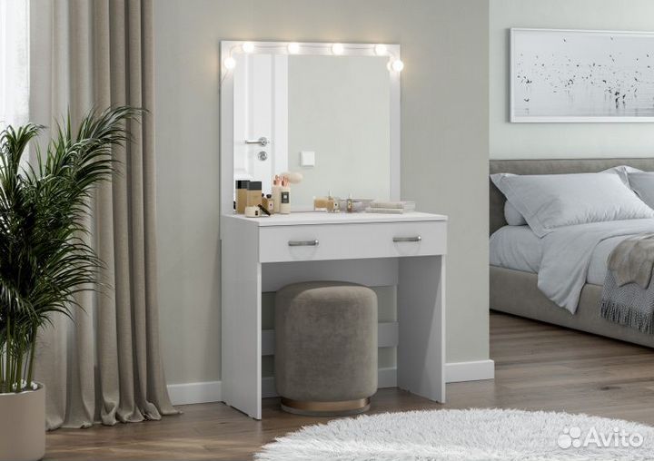 Столик туалетный с гримерным зеркалом