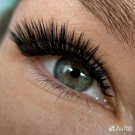 Мастер по наращиванию ресниц