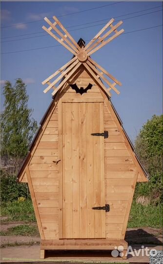 Уличный туалет деревянный KEY675