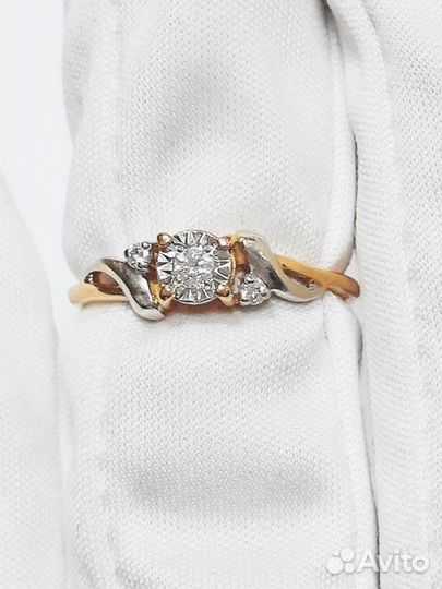 Кольцо с природным камнем Золото