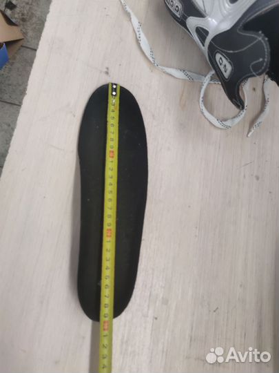 Хоккейные коньки CCM 45 размер