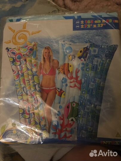 Бассейн и матрац