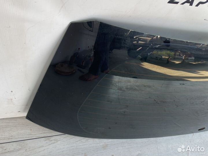 Lexus LX570 Заднее лобовое стекло