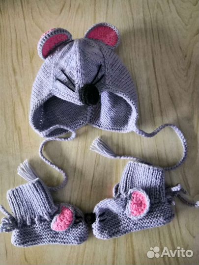 Шапка и пинетки ручной работы