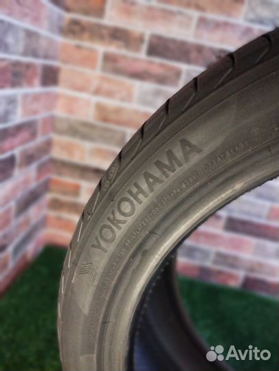 Yokohama Advan Sport V105S 255/35 R19 96Y