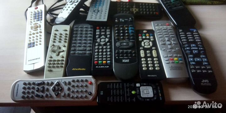 Пульт ду,для тв,и аппаратуры,меняю на приставку