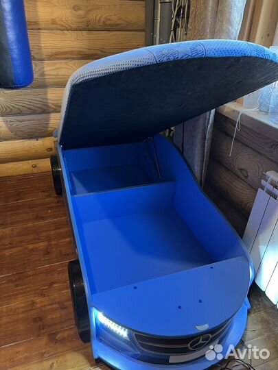 Детская кровать и шкаф Mercedes