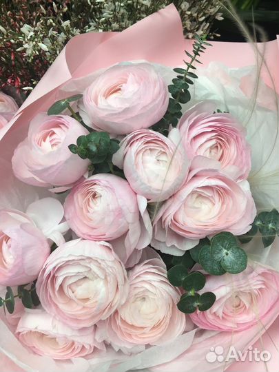 Букеты ранункулюс