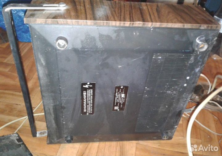 Магнитофон бобинный Иней,радиоприемники СССР