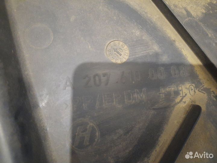 Пыльник двигателя Mercedes E250 C207 271.860 2010