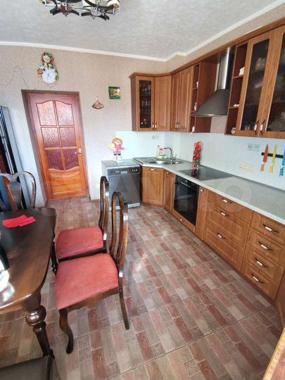 3-к. квартира, 104 м², 3/10 эт.