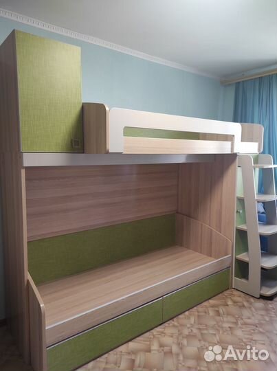 Двухэтажная кровать со шкафами