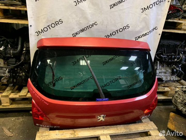 Крышка багажника Peugeot 3008 красная