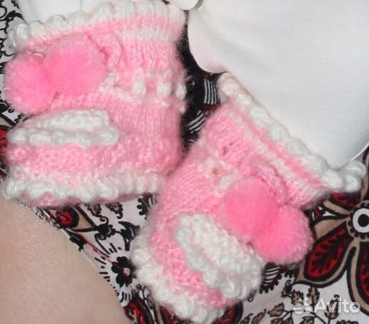 Вязаные пинетки и шапочки