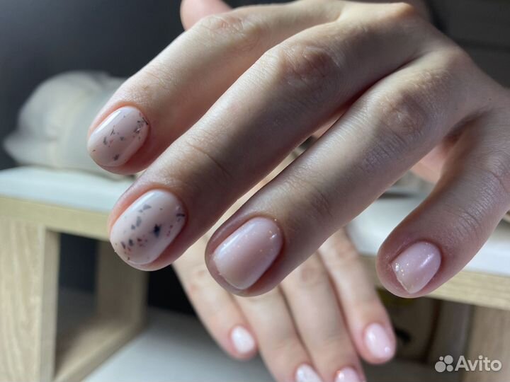 Маникюр с покрытием гель-лаком