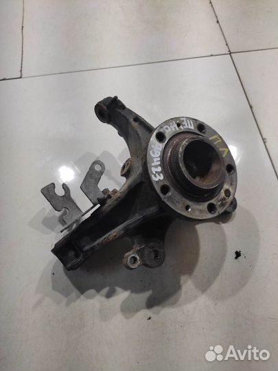 Поворотный кулак (передний, левый) (Peugeot 3008)