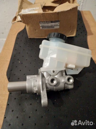 Infiniti Цилиндр тормозной главный