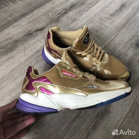 Оригинал Adidas Falcon W золотые