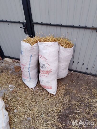 Солома в мешках