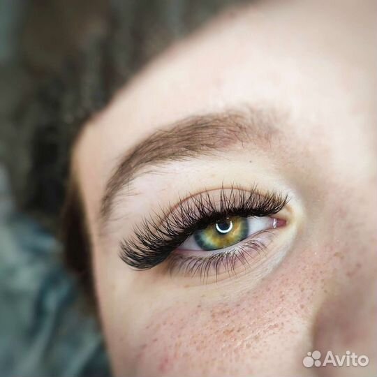 Наращивание ресниц. Ламинирование бровей и ресниц