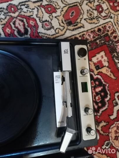 Виниловый проигрыватель