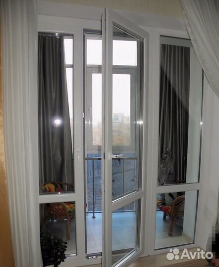 Балконный блок с дверью и окном