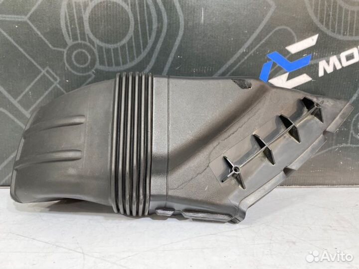 Патрубок воздушного фильтра Audi A6 C6 BDW 2005