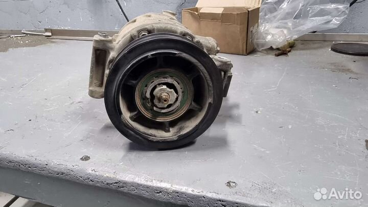 Компрессор кондиционера VW Touareg NF7p0820803D