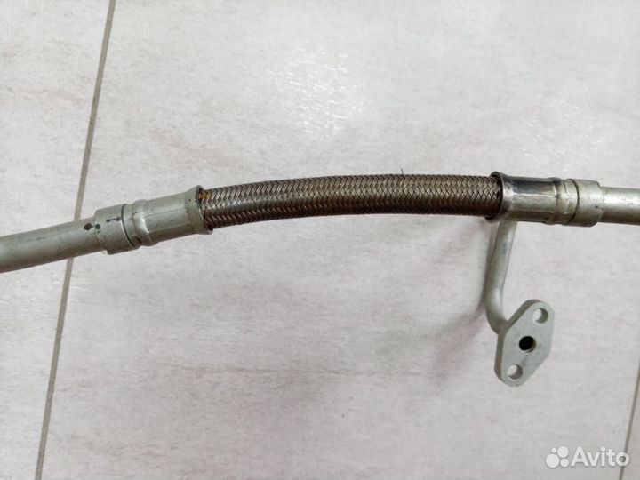 Трубка турбокомпрессора (подачи масла) двигателя W