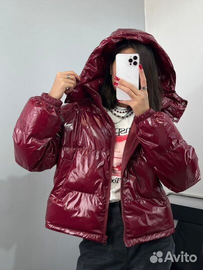 Короткая лакированная курка демисезонная