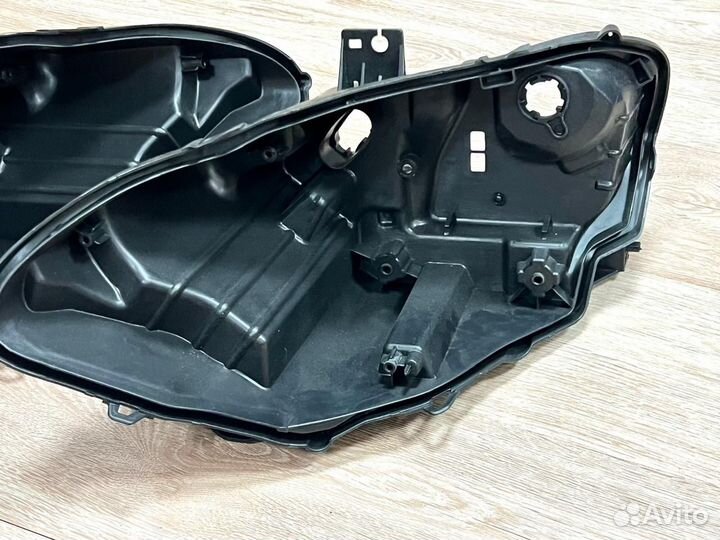 Корпус фары правый Ford Mustang 6 2017-2023 гг