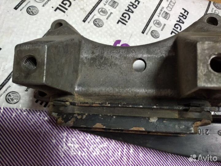 Кронштейн глушителя Mercedes-Benz E-Class W210