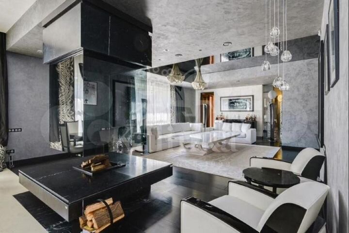 Дом 790 м² на участке 32 сот.